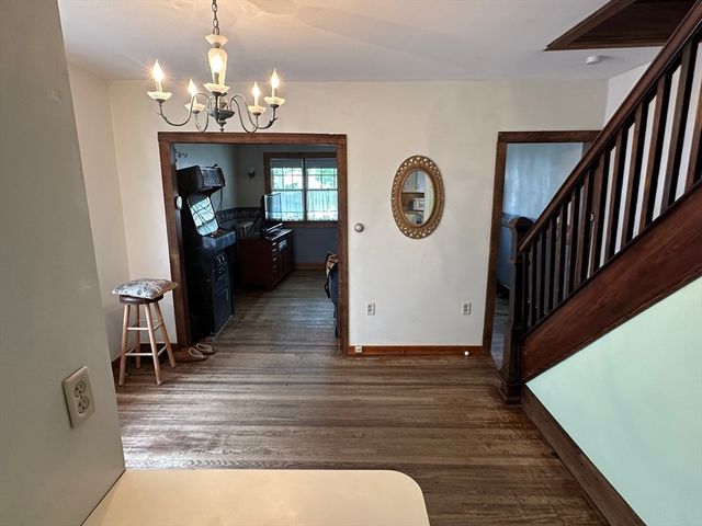 32-34 Chateaugay St, Chicopee, MA 01020