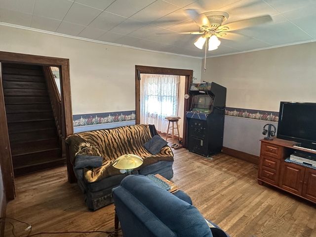 32-34 Chateaugay St, Chicopee, MA 01020