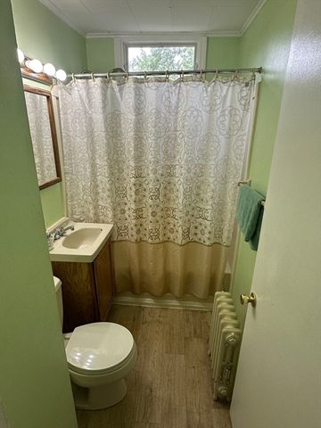 32-34 Chateaugay St, Chicopee, MA 01020