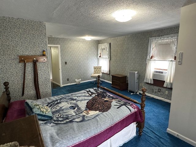 32-34 Chateaugay St, Chicopee, MA 01020