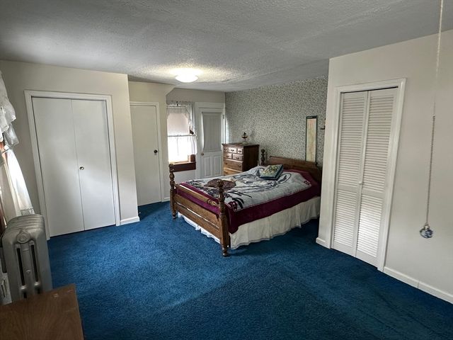 32-34 Chateaugay St, Chicopee, MA 01020