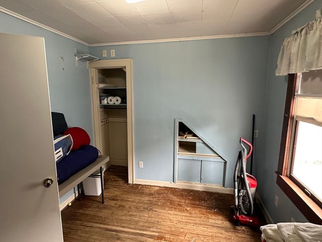 32-34 Chateaugay St, Chicopee, MA 01020