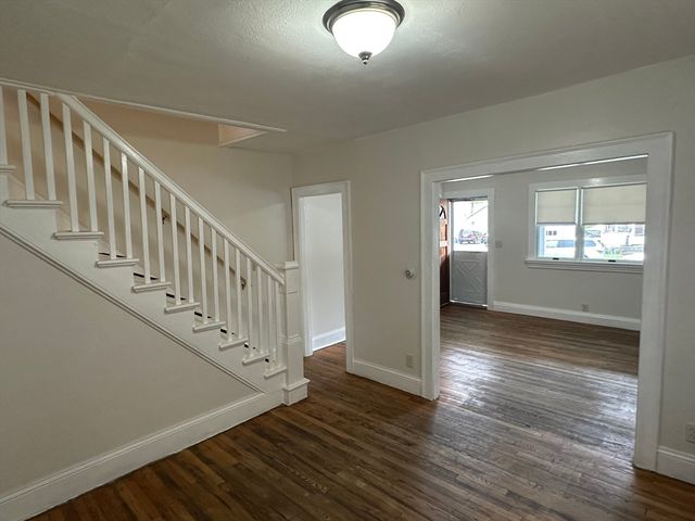 32-34 Chateaugay St, Chicopee, MA 01020