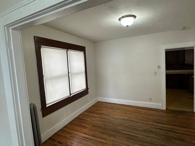 32-34 Chateaugay St, Chicopee, MA 01020