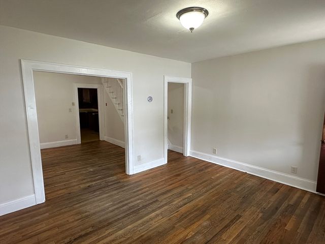 32-34 Chateaugay St, Chicopee, MA 01020