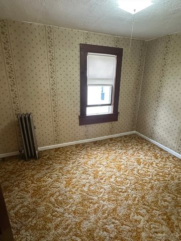 32-34 Chateaugay St, Chicopee, MA 01020