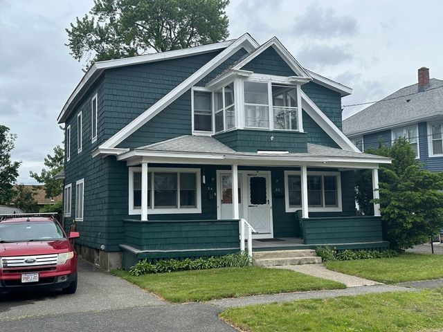32-34 Chateaugay St, Chicopee, MA 01020