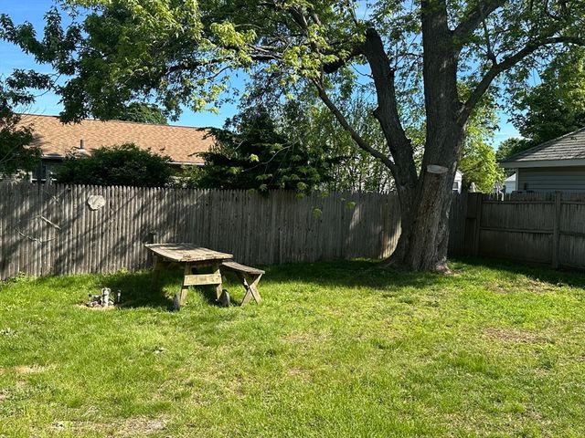 32-34 Chateaugay St, Chicopee, MA 01020