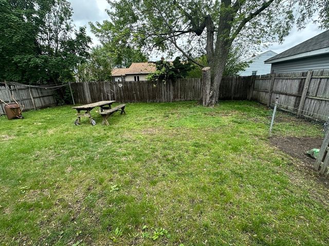 32-34 Chateaugay St, Chicopee, MA 01020