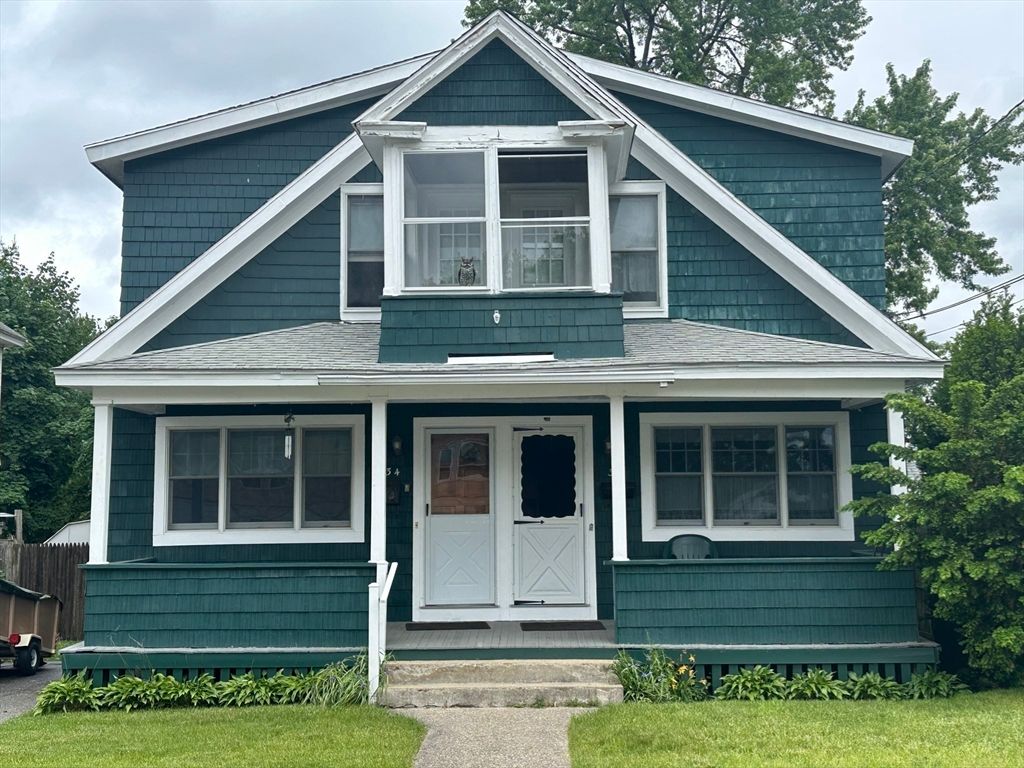 32-34 Chateaugay St, Chicopee, MA 01020
