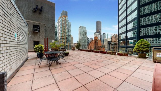 211 E 53rd St Apt 11D, New York City, NY 10022