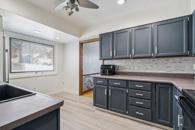 914 Lynda Road, Waterloo, IA 50701