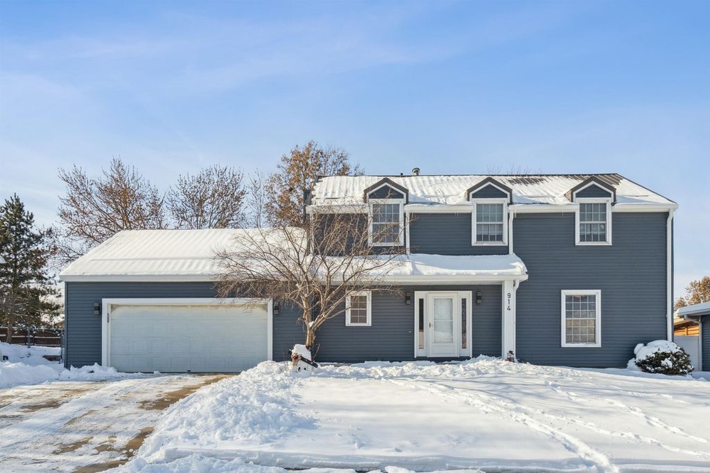 914 Lynda Road, Waterloo, IA 50701