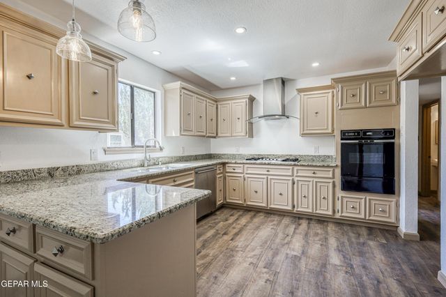 4945 VISTA GRANDE Circle, El Paso, TX 79922