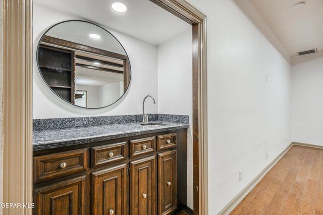 4945 VISTA GRANDE Circle, El Paso, TX 79922