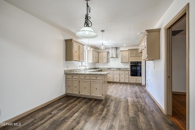 4945 VISTA GRANDE Circle, El Paso, TX 79922