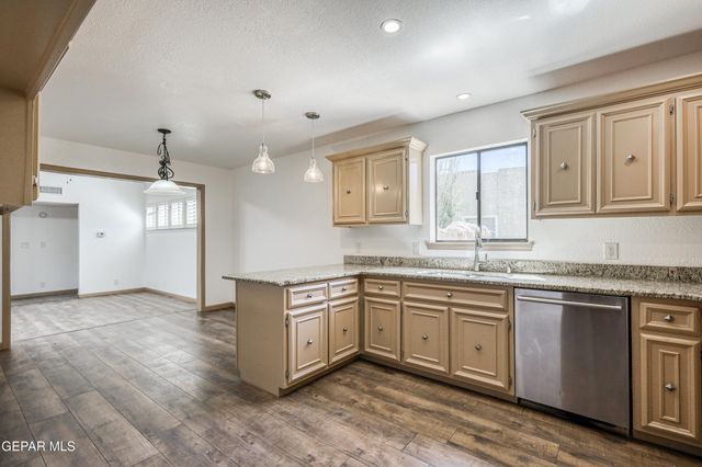 4945 VISTA GRANDE Circle, El Paso, TX 79922