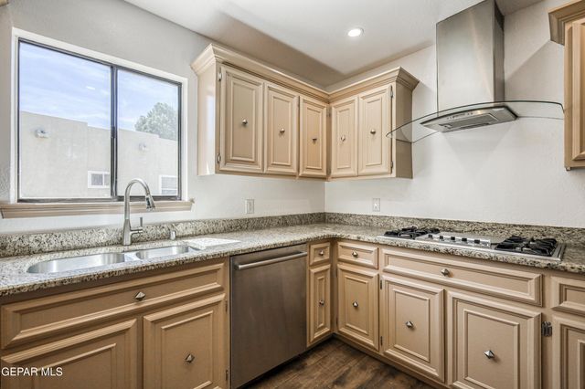 4945 VISTA GRANDE Circle, El Paso, TX 79922