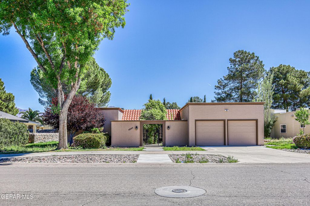 4945 VISTA GRANDE Circle, El Paso, TX 79922