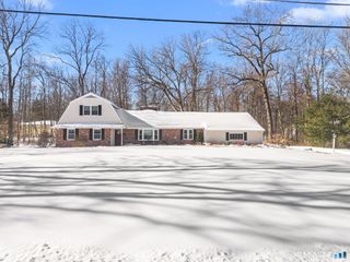 15 Lindencrest Drive, Danbury, CT 06811