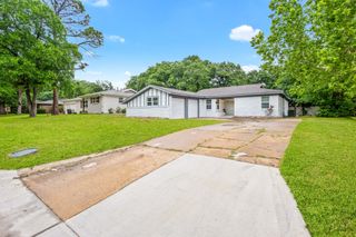 907 Clebud Drive, Euless, TX 76040