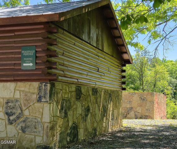 2759 Hatcher Mountain Road, Sevierville, TN 37862