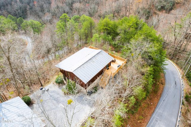2759 Hatcher Mountain Road, Sevierville, TN 37862