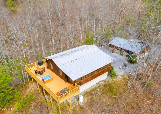 2759 Hatcher Mountain Road, Sevierville, TN 37862