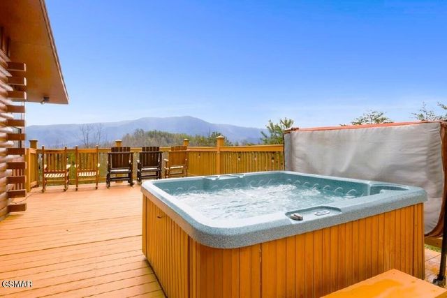 2759 Hatcher Mountain Road, Sevierville, TN 37862