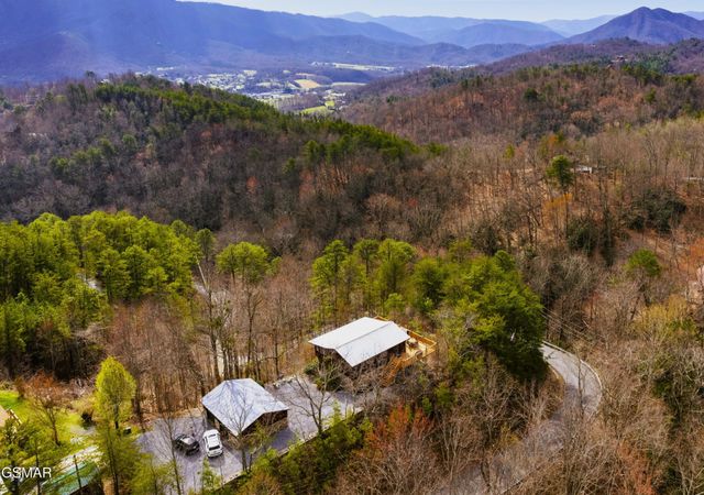 2759 Hatcher Mountain Road, Sevierville, TN 37862