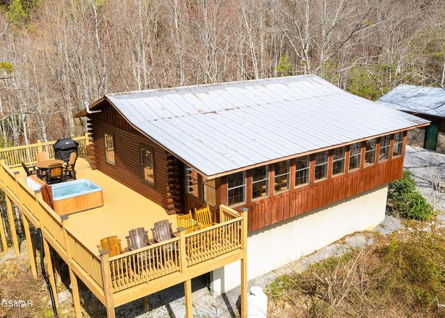 2759 Hatcher Mountain Road, Sevierville, TN 37862