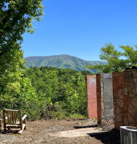 2759 Hatcher Mountain Road, Sevierville, TN 37862