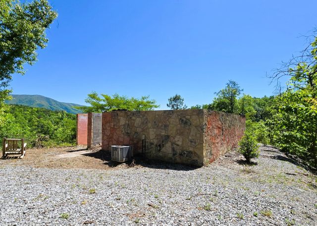 2759 Hatcher Mountain Road, Sevierville, TN 37862