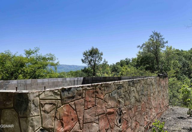 2759 Hatcher Mountain Road, Sevierville, TN 37862