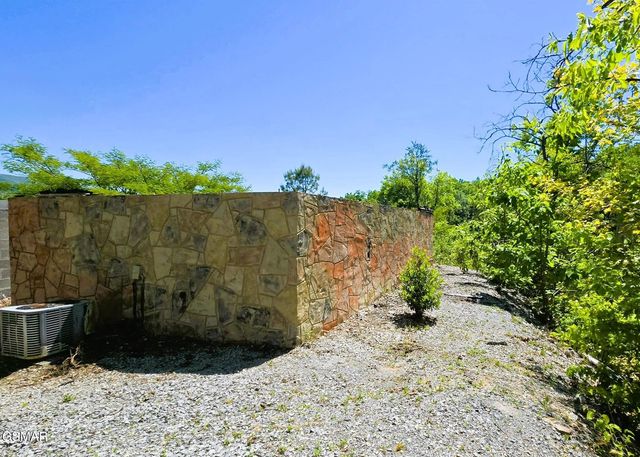 2759 Hatcher Mountain Road, Sevierville, TN 37862