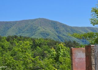2759 Hatcher Mountain Road, Sevierville, TN 37862