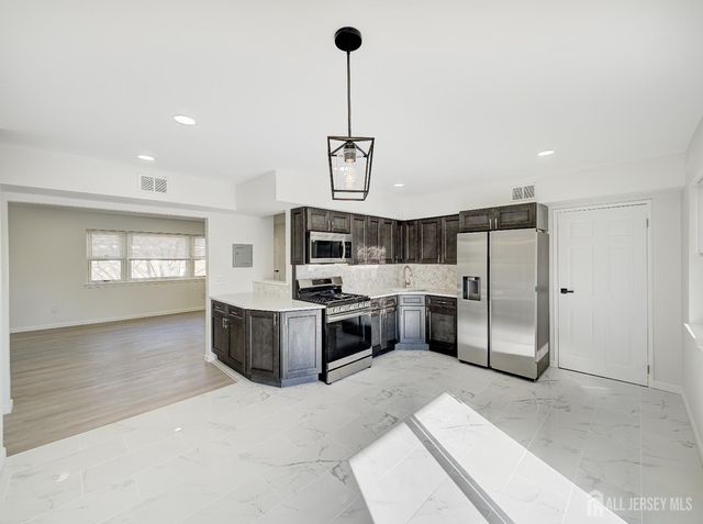 18 Judson Street 22B, Edison, NJ 08837