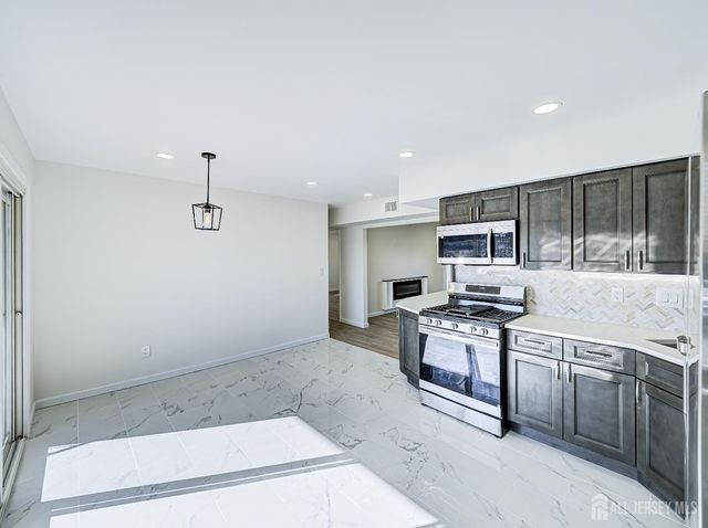 18 Judson Street 22B, Edison, NJ 08837