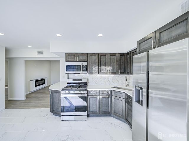 18 Judson Street 22B, Edison, NJ 08837