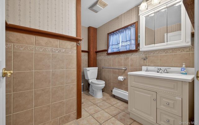 3992 William Street, Seaford, NY 11783