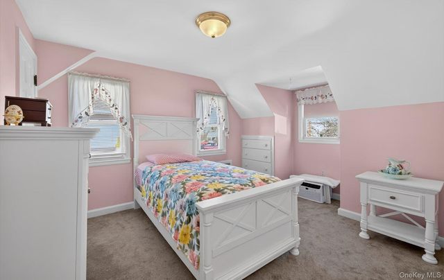 3992 William Street, Seaford, NY 11783