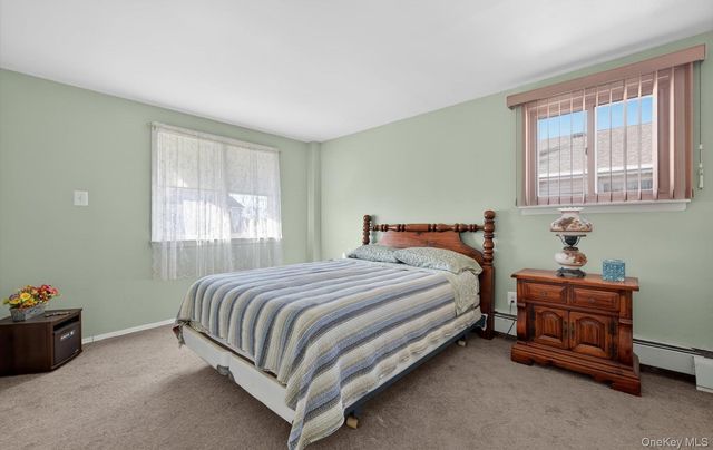 3992 William Street, Seaford, NY 11783