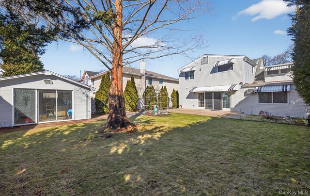 3992 William Street, Seaford, NY 11783