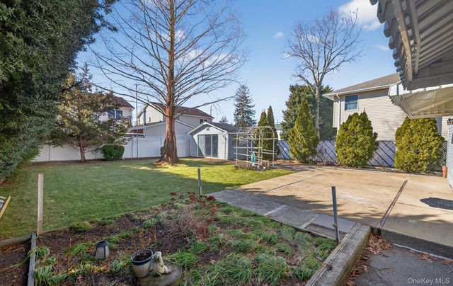 3992 William Street, Seaford, NY 11783