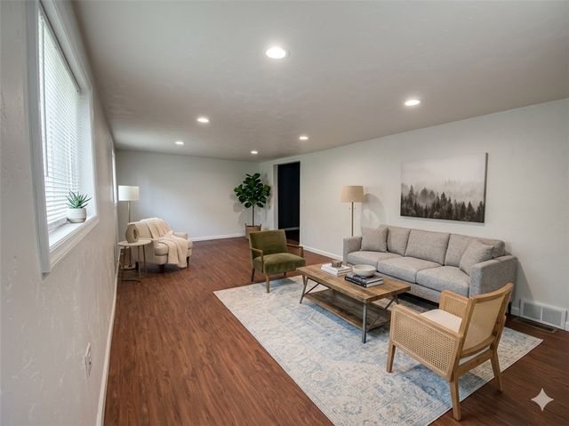 72 S Lincoln Ave, Hempfield Twp, PA 15601