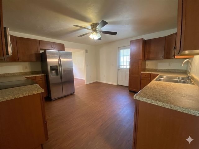 72 S Lincoln Ave, Hempfield Twp, PA 15601