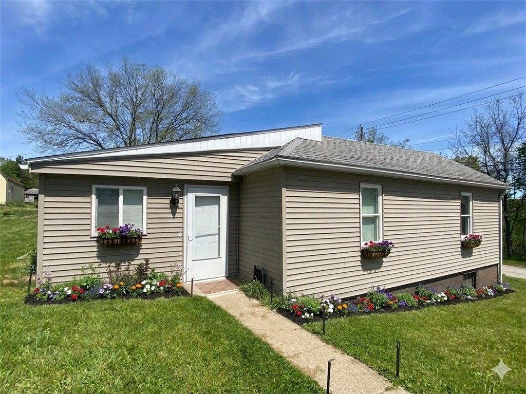 72 S Lincoln Ave, Hempfield Twp, PA 15601