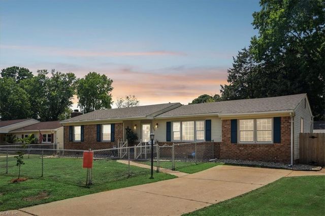 405 Kings Point CT, Virginia Beach, VA 23452