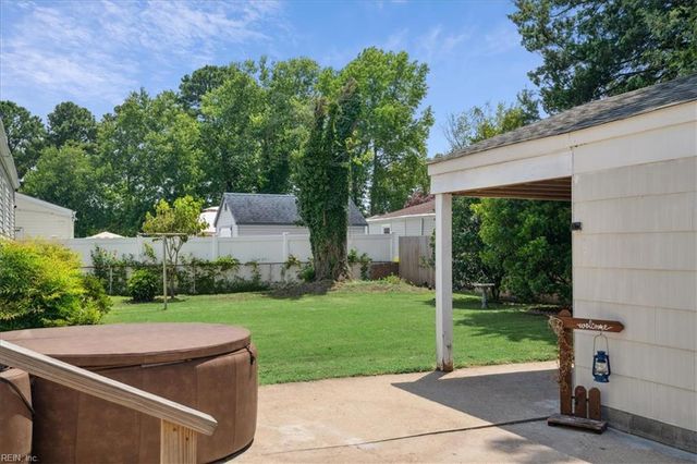 405 Kings Point CT, Virginia Beach, VA 23452