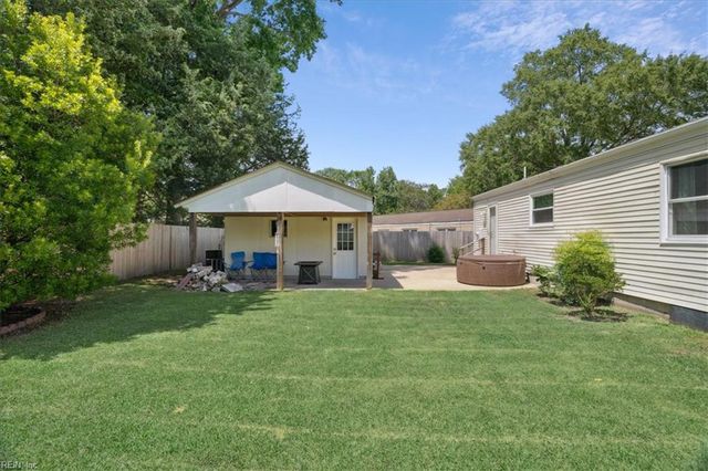 405 Kings Point CT, Virginia Beach, VA 23452